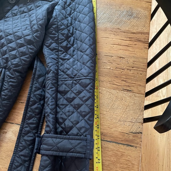 Gorgeous LK Bennett belted rain coat. Like new. Navy blue, quilted. Size US4 - Picture 14 of 15